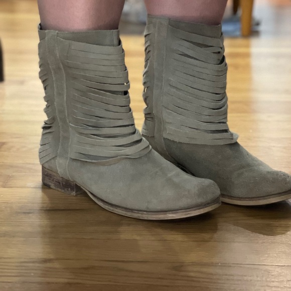 Matisse Shoes - Ladies Matisse Leather ankle boots in gray suede